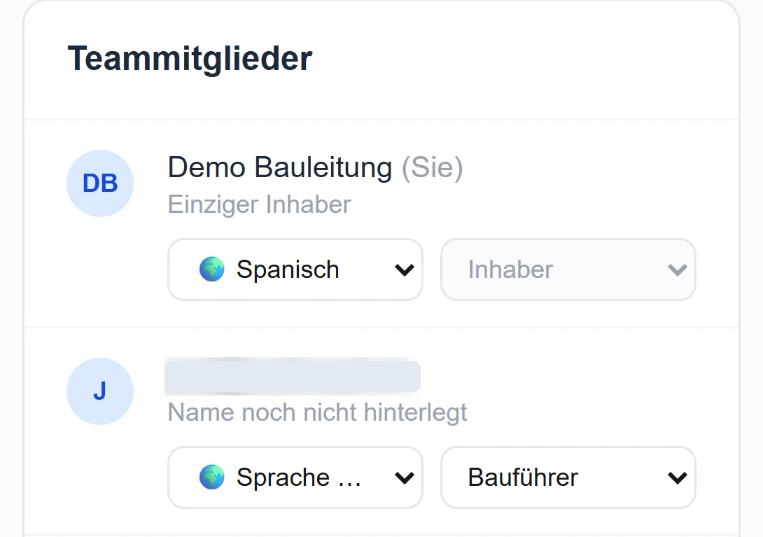 Team-Seite am Handy: Sprache und Rolle je Person